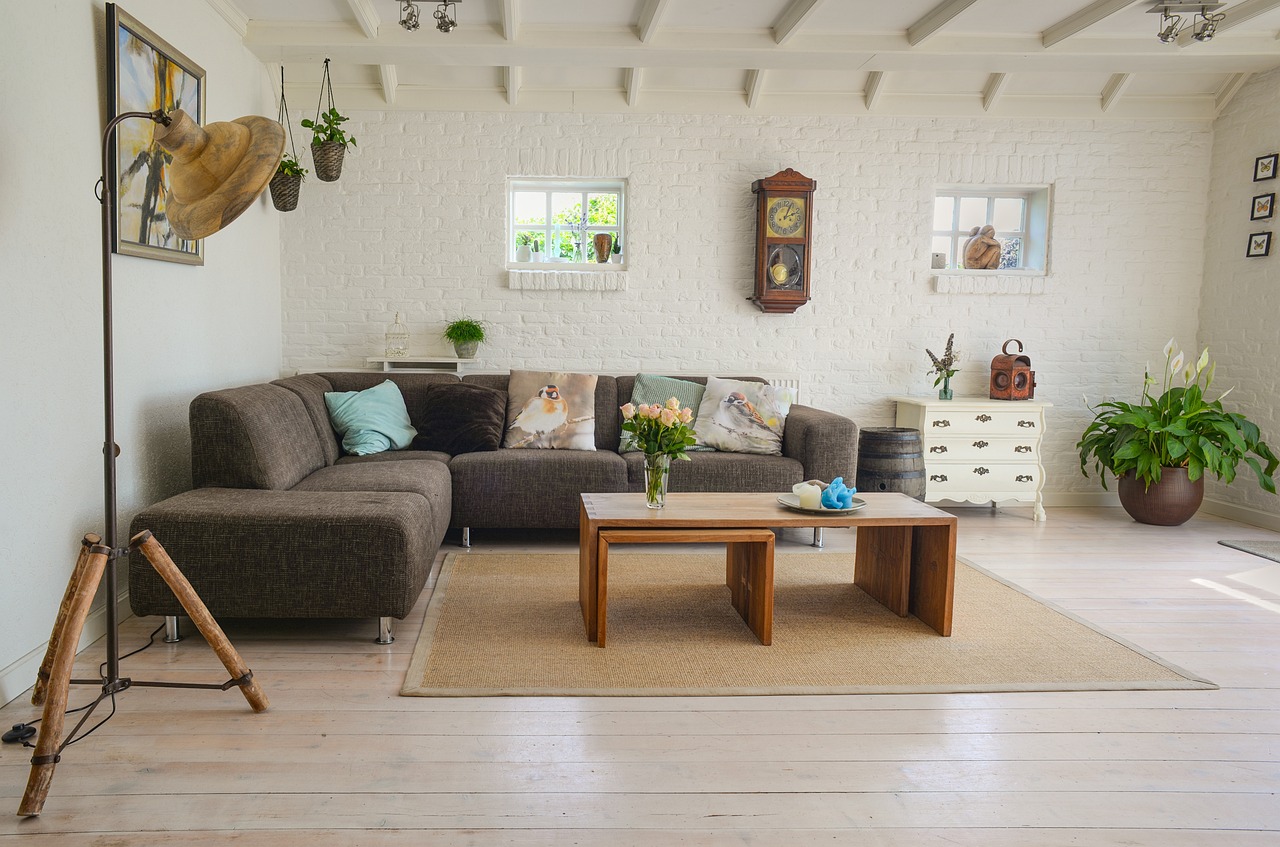 Moderne kikkerkunst in sfeervol herfstdecor.